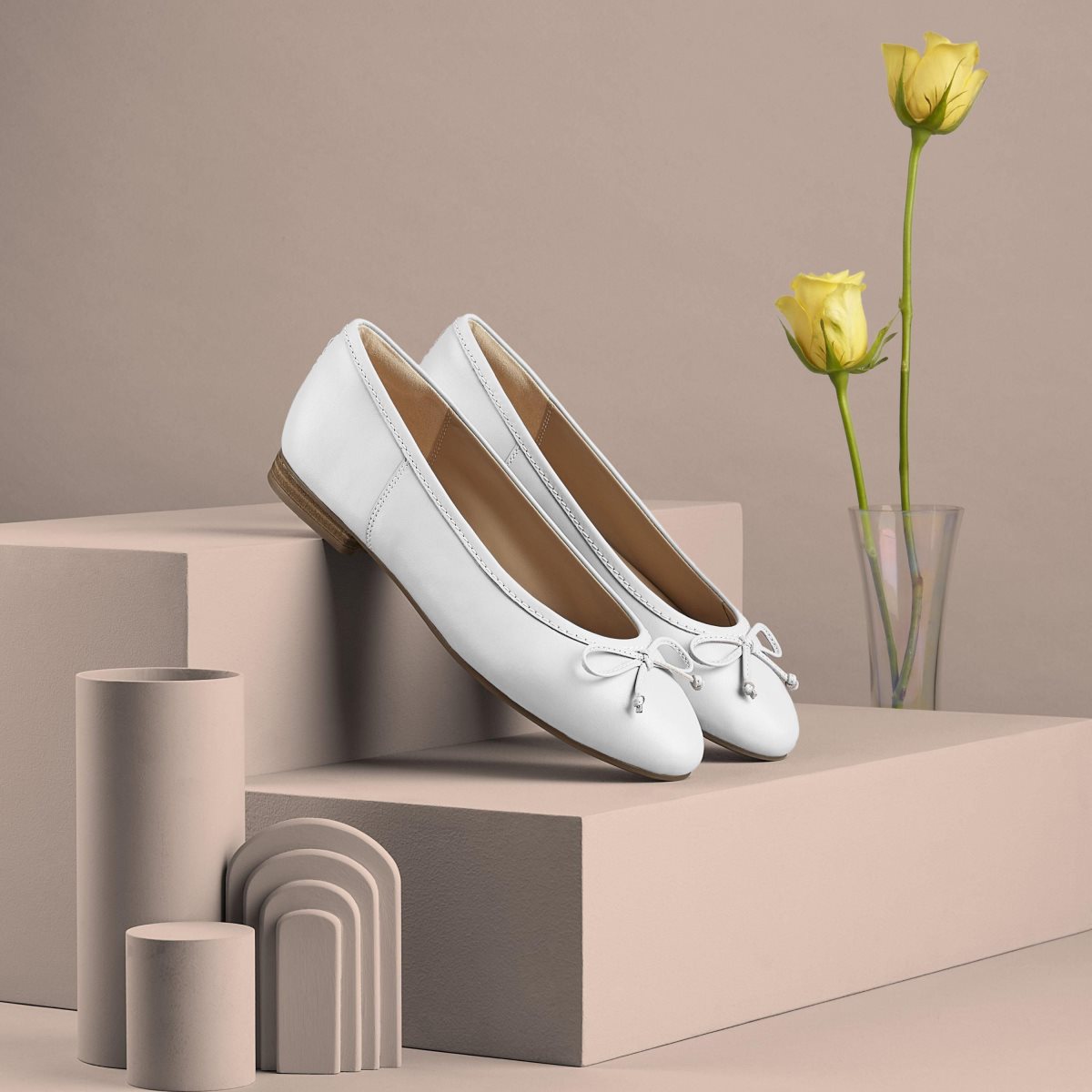 Clarks FAWNA LILY White Leather Kadın Makosen Ayakkabı Beyaz | 53478PKSW